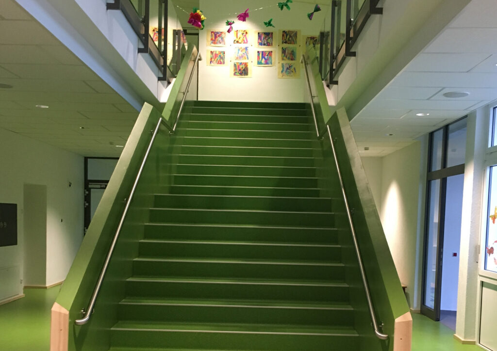 Treppe Grundschule nachher